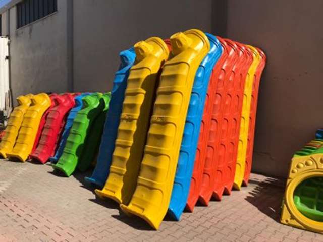 Saint Kitts And Nevis Plastic playset for outside