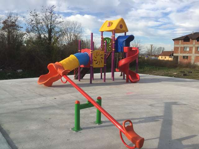 Yemen Kids playset outside